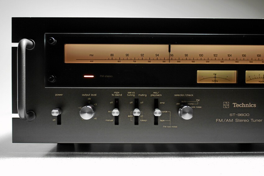 Technics ST 9600 Stereo Tuner (1976).