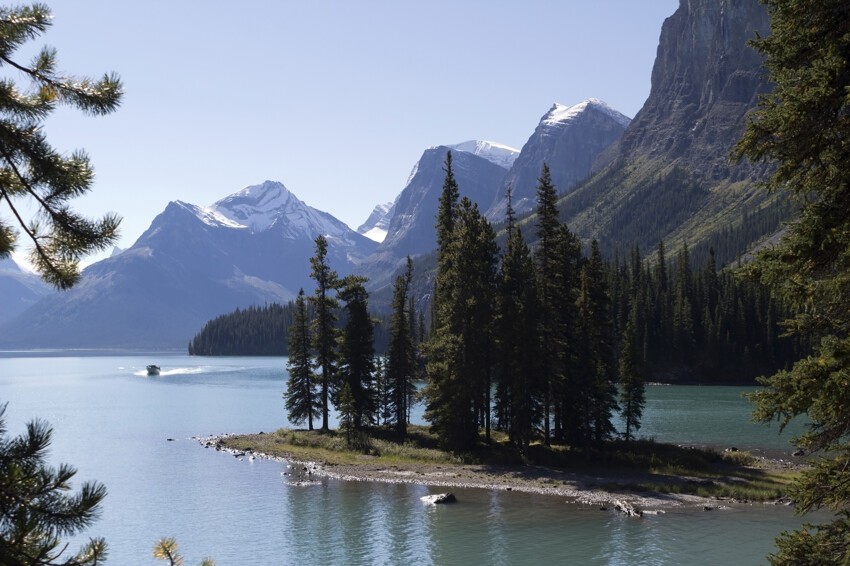 2. Озеро Малайн Канада является наиболее крупным озером национального парка Джаспер