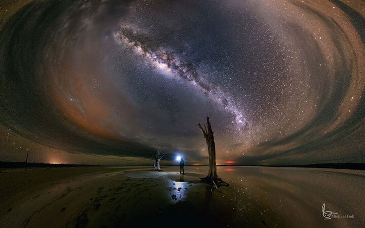 Затерянный во мраке (Озеро Дамблеюнг, Западная Австралия).