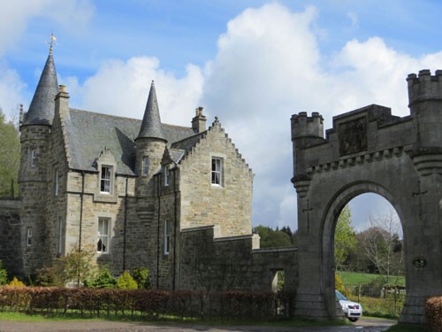 Автор налога на интернет заработал на замок в Шотландии