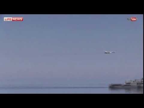 Российский Су-24 пролетел над флагманом ВМС Украины  