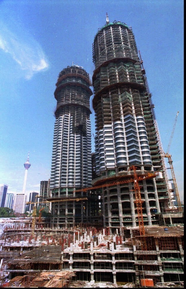 18. Башни Петронас, Малайзия, 1995 год