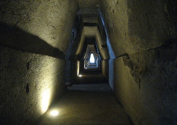 4. Пещера Сивиллы, Италия.