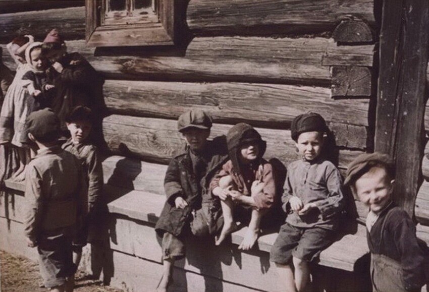 Деревенские дети. 1942 год