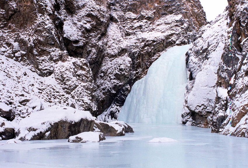 Замерший водопад на Северном Байкале