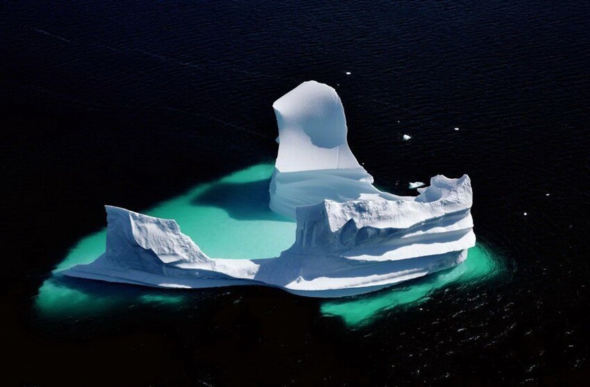 Растаявший айсберг во фьерде Unartoq, Гренландия