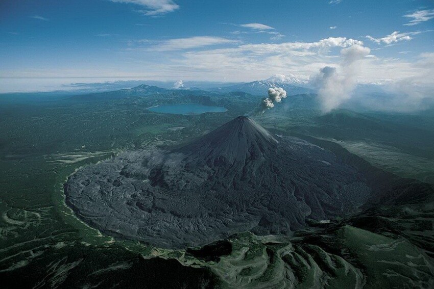 Извержение вулкана Карымский на Камчатке