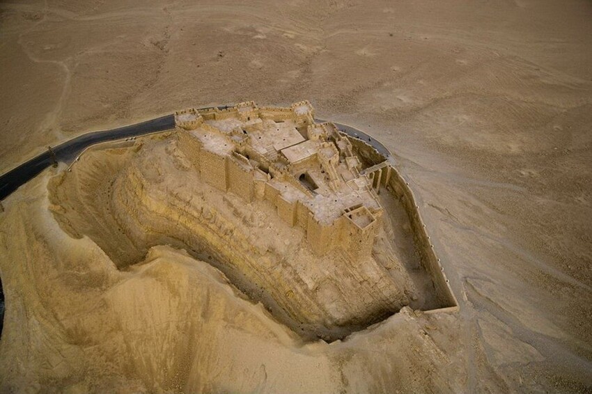 Арабский замок Qalat ibn Maan. Пальмира, Сирия