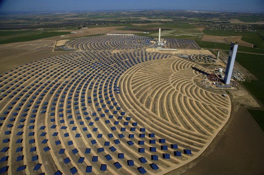 Солнечная тепловая электростанция в Санлукар-ла-Майор. Андалусия, Испания