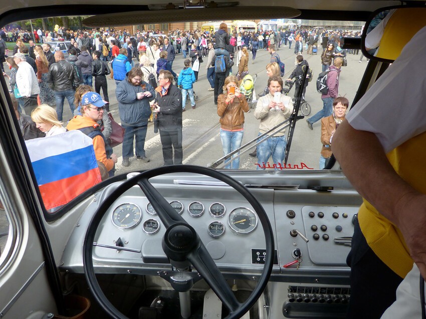 Парад ретро-техники в Санкт-Петербурге