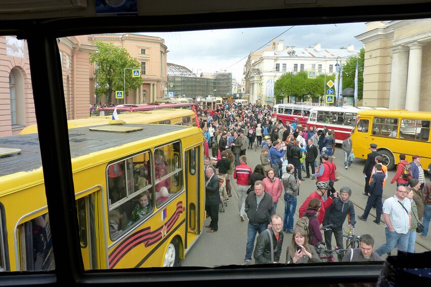 Парад ретро-техники в Санкт-Петербурге