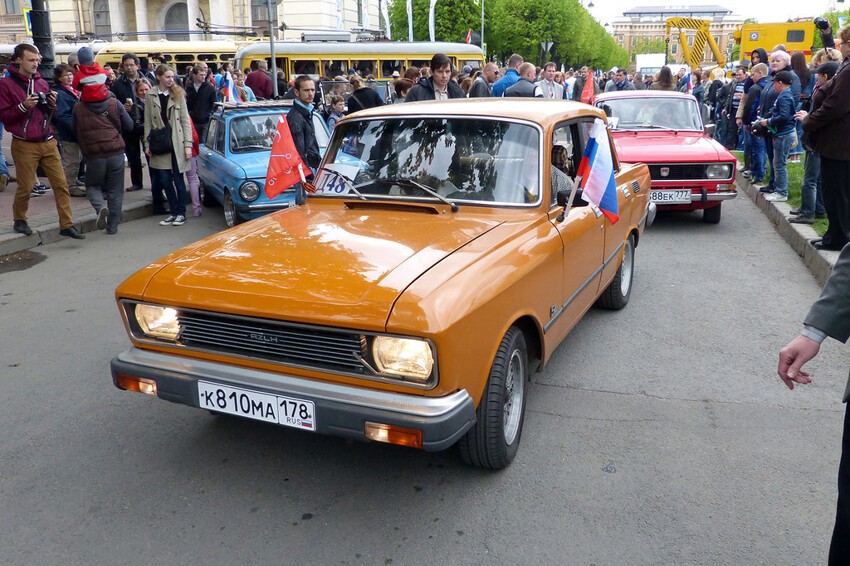 Парад ретро-техники в Санкт-Петербурге