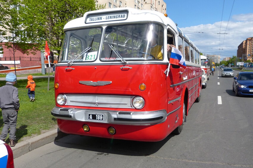 Парад ретро-техники в Санкт-Петербурге