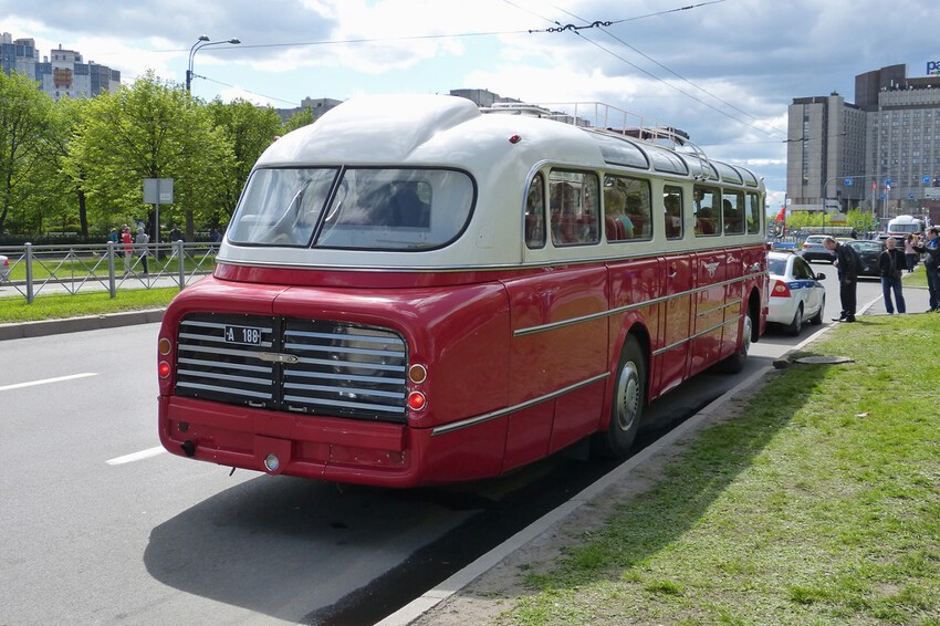 Парад ретро-техники в Санкт-Петербурге