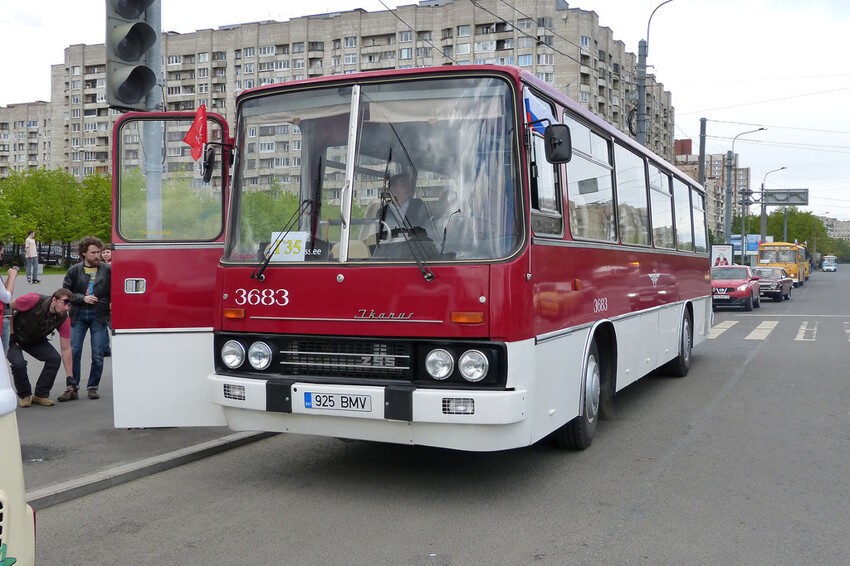 Парад ретро-техники в Санкт-Петербурге