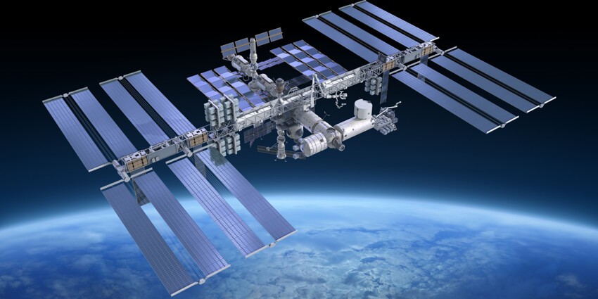 6. На орбите Земли начинает строиться Международная космическая станция.