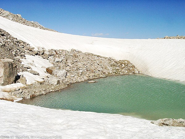 Озеро в долине Орелю под пер. Штернберга
