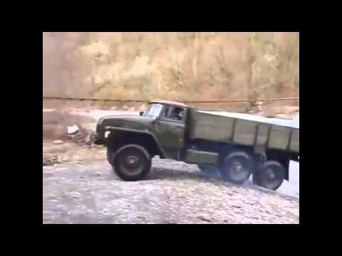 Российские грузовики штурмуют водные преграды 