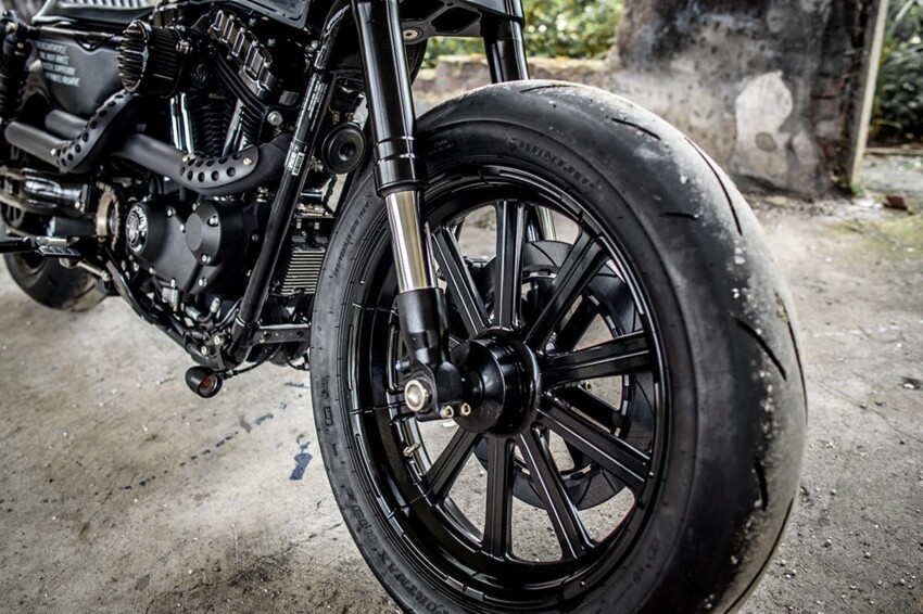 Кастом-байк "Rough Crafts Hooligan Tactics" на базе Harley-Davidson