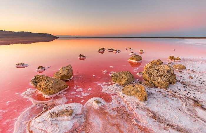 1. Тобечик – розовое солевое озеро