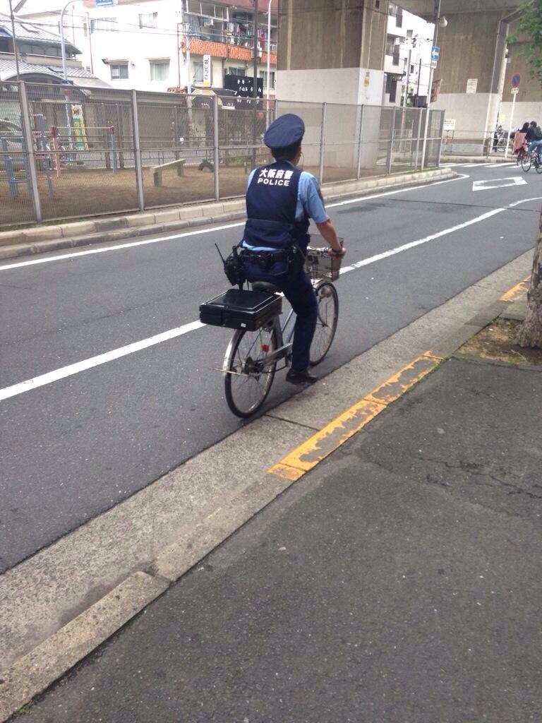 Полицейский на велосипеде