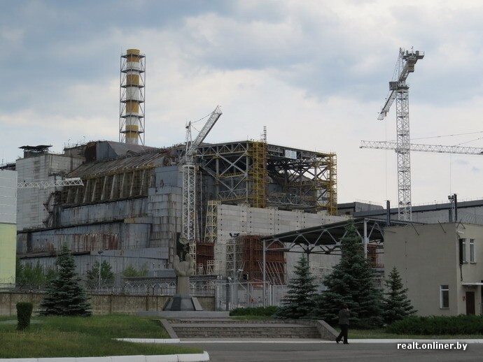 Как накрывают Чернобыльскую АЭС