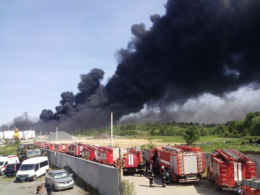 Страшный пожар нефтебазы под Киевом уже забрал три жизни !