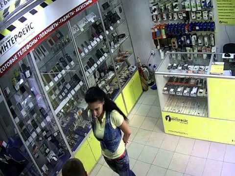 В Севастополе мужчина избил продавца салона мобильной связи 