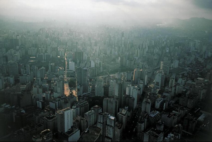 Сан-Пауло с высоты птичьего полёта, Бразилия (23°32’ S, 46°37’ W)