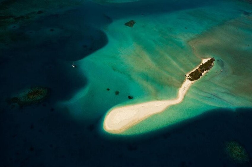 Островки Nokanhui в южной части Новой Каледонии, Франция (22°43’ S, 167°33’ E)