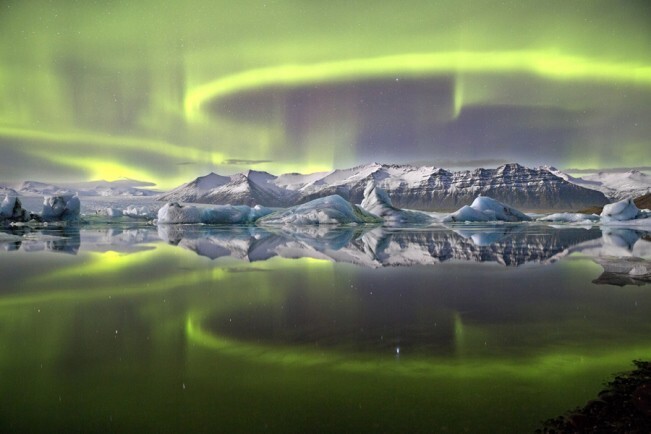 9. Ошеломляюще красивое полярное сияние в Исландии