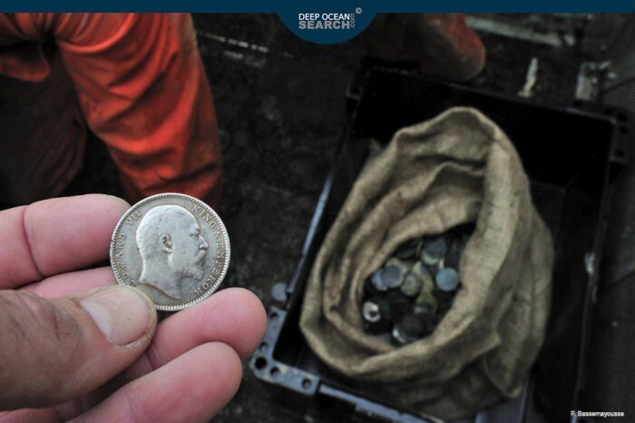 На глубине 5км найден клад серебряных монет