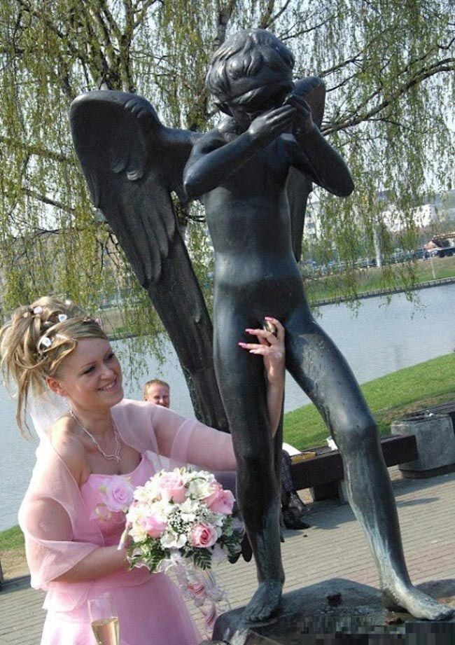 Статуя ангела в Минске