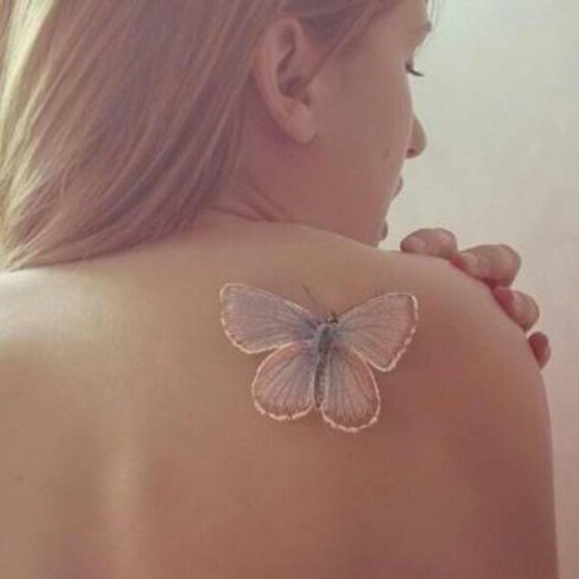 11. Теперь татуировка в виде бабочки может снова стать модной
