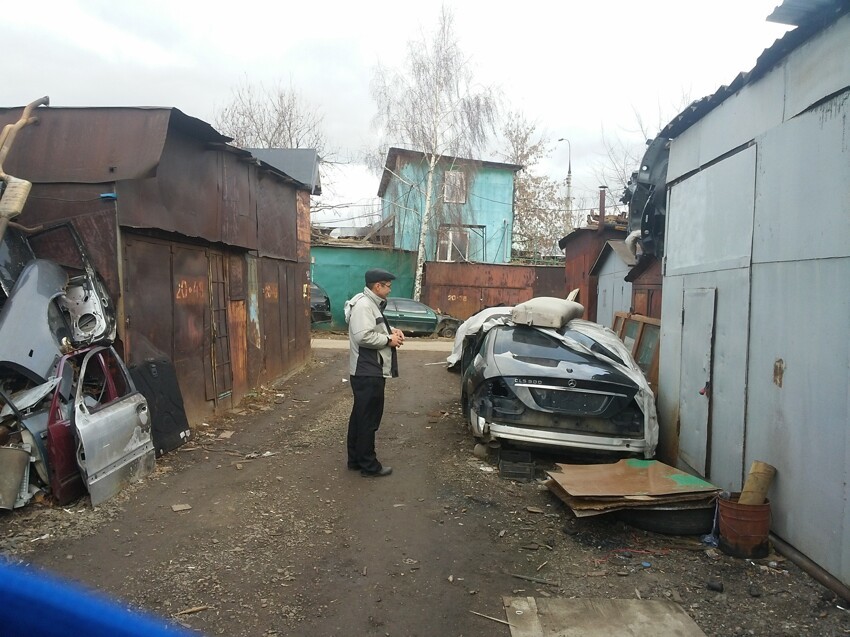 В прошлом это называлось ГСК "Наука", а сейчас гаражное объединение "Стрела" - одно из автокриминальных мест Москвы. Так что если у вас увели автомобиль, то это одно из возможных мест, где он сейчас может находиться.