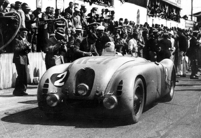 1937 – Bugatti Type 57G Tank. Победа в гонке.