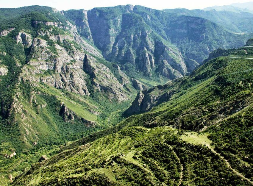Воротанское ущелье в Армении – живописный и самый глубокий каньон стра