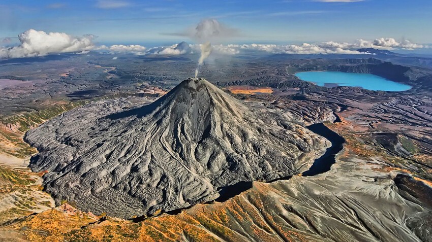Карымская Сопка (Последнее извержение: 2014 год).