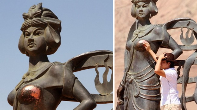 7 статуй, которые испортили озабоченные туристы
