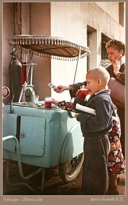 1950, Чебоксары. Школьник, вдохновившийся историей Буратино, обменял свои волосы на стакан тормозной жидкости.