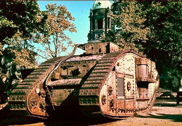 Ромбы Mk. V павшие при обороне Берлина. 1945.