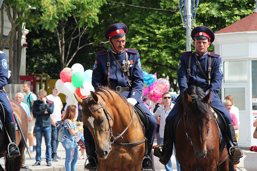 Как казаки в Севастополе джигитовку показывали