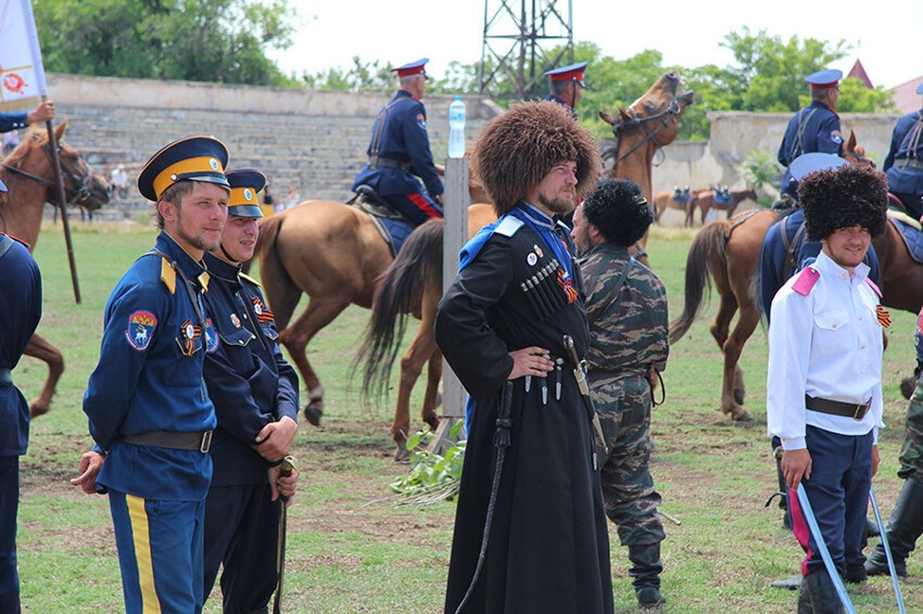 Как казаки в Севастополе джигитовку показывали