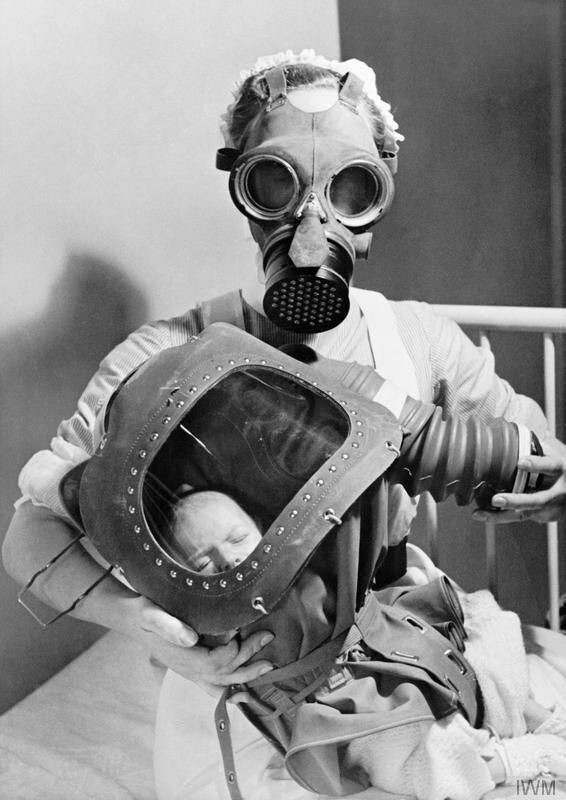 6. Противогаз для младенцев. Англия, 1938 год