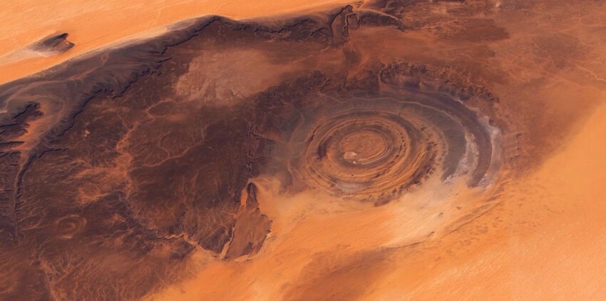 Фантастическое зрелище. Песчаные барханы пустыни Гоби.  