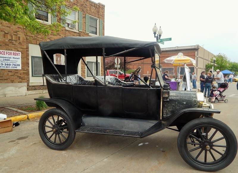 Выставка ретро-автомобилей в штате Висконсин