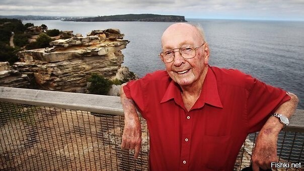 Австралиец Дон Ричи (Don Ritchie), проживавший рядом со скалой в Сиднее, спас...