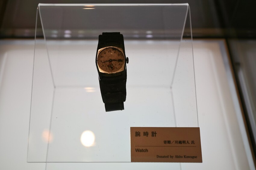 Часы, которые принадлежали японцу Акито Кавагове. Они остановились в 8:15 — прямо во время бомбардировки Хиросимы в 1945 году.