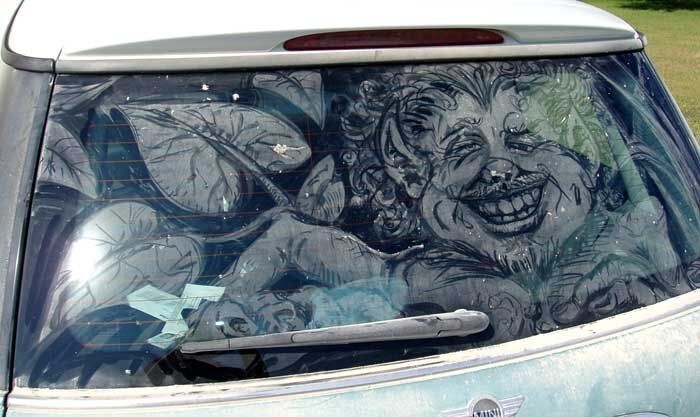 Рисунки на стёклах автомобилей