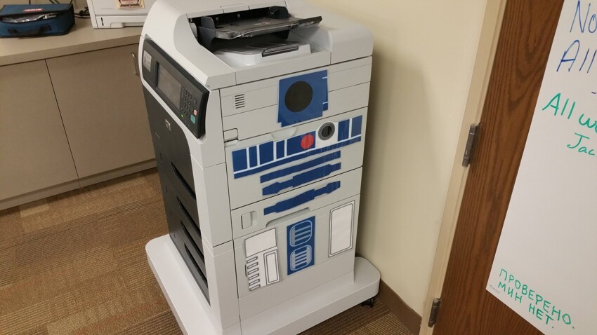 R2-D2 в офисе